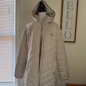 Columbia Women's soft Hooded Coat - Beige sz XL.. worn once.